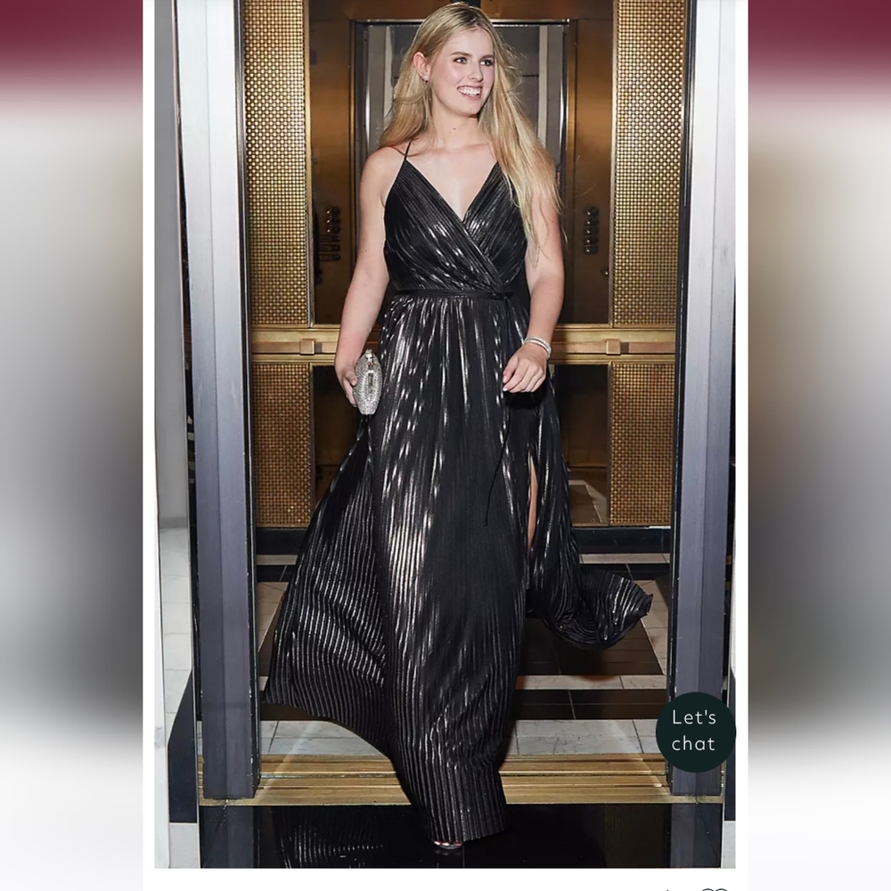 David's Bridal-Galina Signature
Metallic Pleated A-Line with Slit Size 20 - Picture 4 of 8